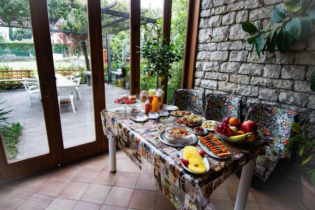 Bed and Breakfast El Rincon Del Artista Soiano Del Lago Italia